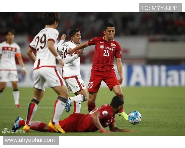 上港与首尔激战正酣红牌风波引发双方争议与热议 上港与首尔激战正酣红牌风波引发双方争议与热议