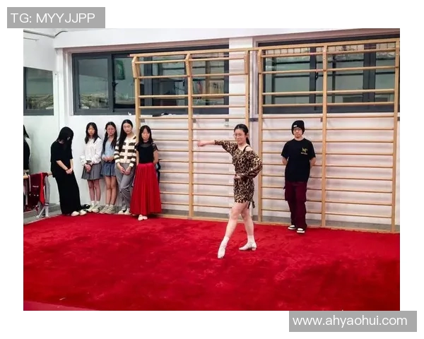 杨娜独家分享街舞心得与技巧助你舞出自信与风采 杨娜独家分享街舞心得与技巧助你舞出自信与风采