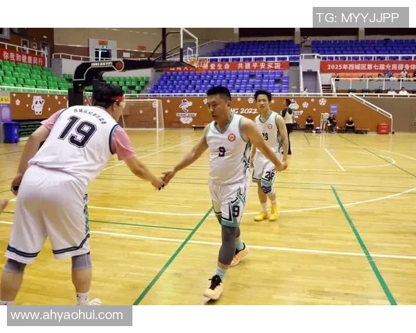 深圳篮球队在篮球团队协作排行榜中荣获第七名展现出色团队精神与默契配合 深圳篮球队在篮球团队协作排行榜中荣获第七名展现出色团队精神与默契配合