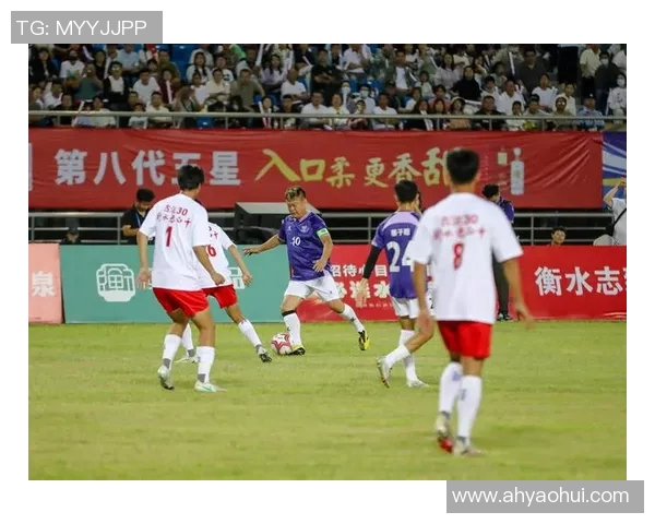 足球明星换球服精彩瞬间全景展示与背后故事揭秘 足球明星换球服精彩瞬间全景展示与背后故事揭秘