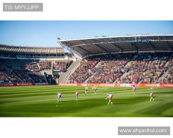 广告化身足球明星在绿茵场上尽情挥洒激情与梦想